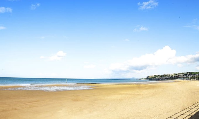 Rhos on Sea Cabin | Swyn-Y-Mor Cottage on Rhos Promenade Beach