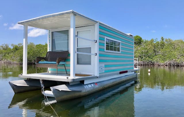Key Largo Boat Rental | The Sea Turtle - Serene Houseboat At Anchor
