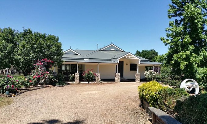 Avenel Other | Farm stay amongst the wineries and lake.