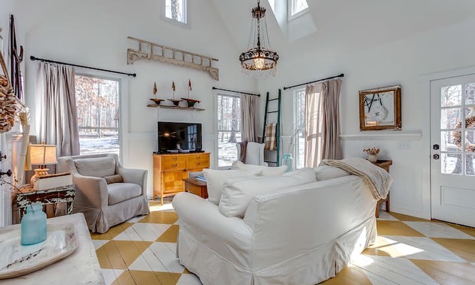 Franklin Cabin | Storybook Cottage on 8 private acres Leipers Fork