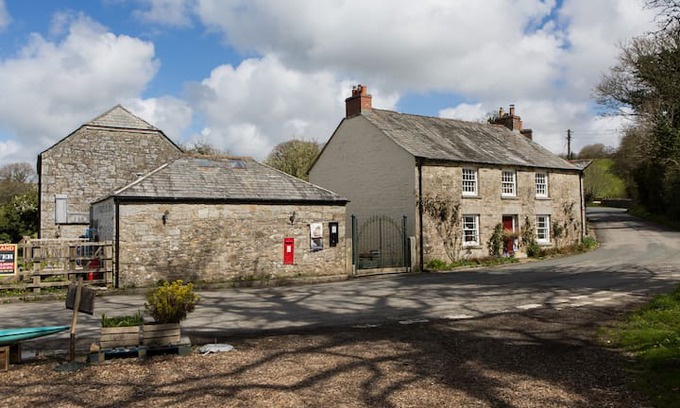 Saint Breward House | 'The Letter Box' Studio Apartment, Wenford Bridge