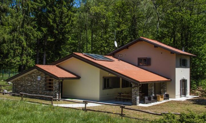 Maccagno con Pino e Veddasca Cabin | Chalet alpino sul Lago Maggiore x piccoli gruppi
