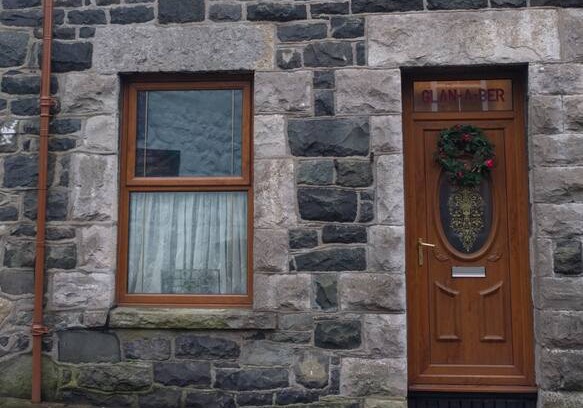 Llwyngwril House | Glanaber B&B - Twin beds/Queen size bed Llwyngwril