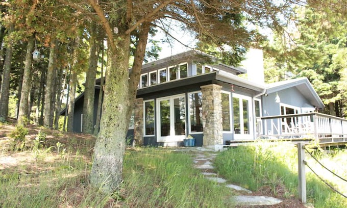 Sturgeon Bay House | Huge Beach House on Glidden Drive
