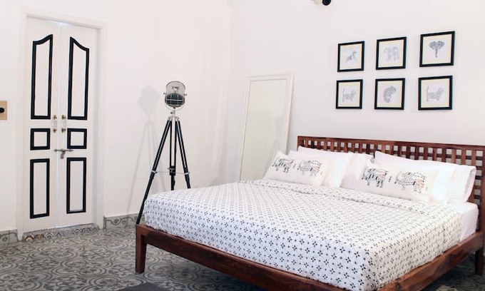 Koppa House | Crepe Ginger - 'Pepper' a room to unwind.