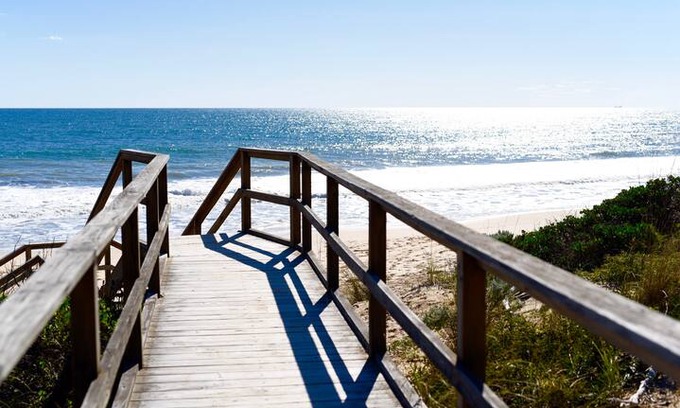Dalyellup House | The Oceanside Manor