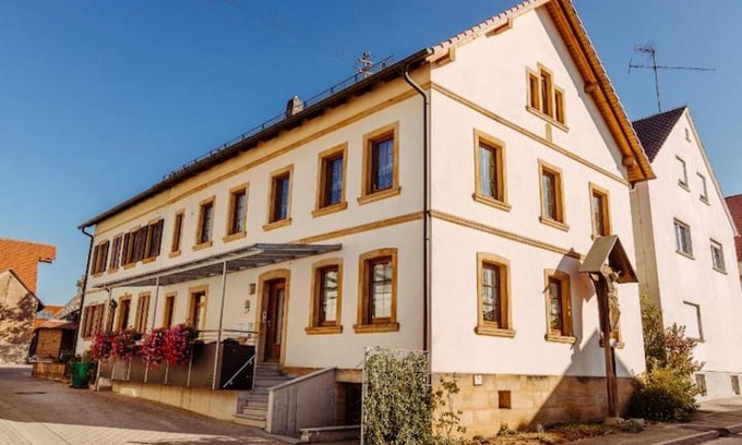 Eggolsheim Apartment | Geräumige Ferienwohnung - Nähe Forchheim