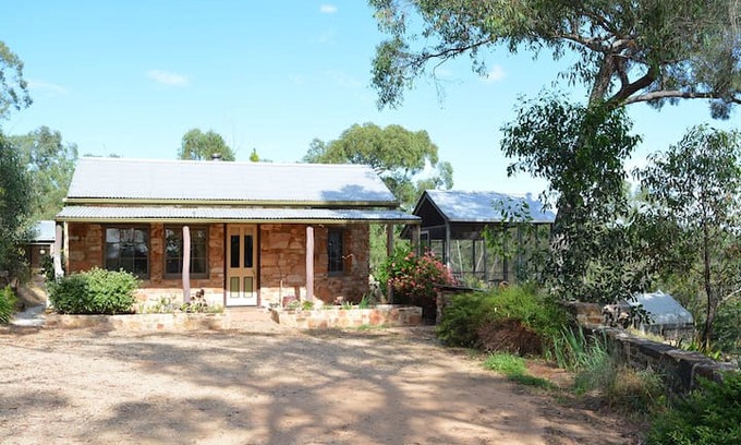 Sevenhill Bed & Breakfast | Trestrail Cottage, Sevenhill Clare Valley
