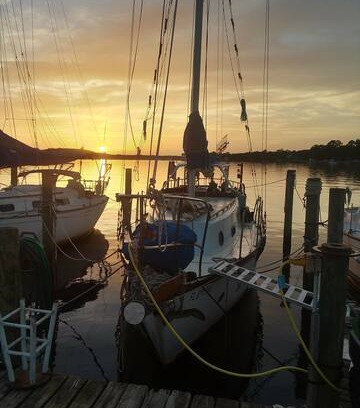 Niceville Boat Rental | The Elegant Lady on Boggy Bayou