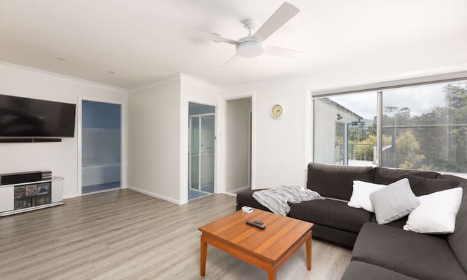 Gerringong House | Ocean Breeze - Family Escape