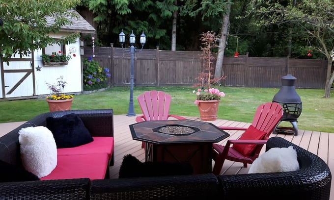 Regional District of Nanaimo House | Red Door Airbnb