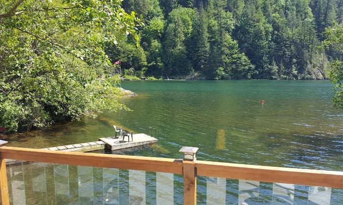 Lake Errock Cabin | Waterfront Cottage on Lake Errock
