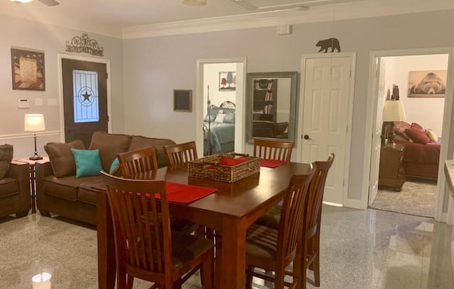 University House | The Blissful Bear’s Lair - 2 miles to BU, Silos