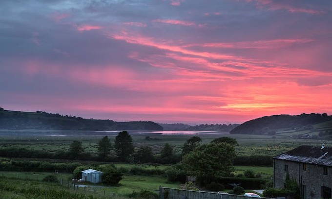 Llanybri Cabin | Holt Cottage near Llansteffan