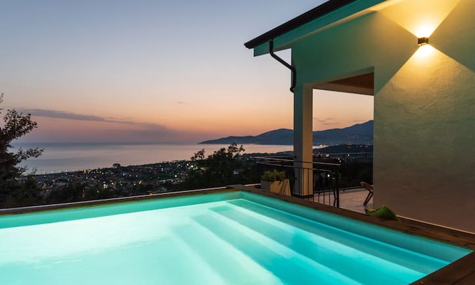 Ascea Villa | NAIMA BOUTIQUE VILLA · Villa contemporanea con piscina privata vista mare
