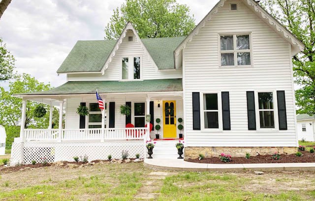 Rolla House | The Holmes House~BEAUTIFUL Ozark Farmhouse Getaway