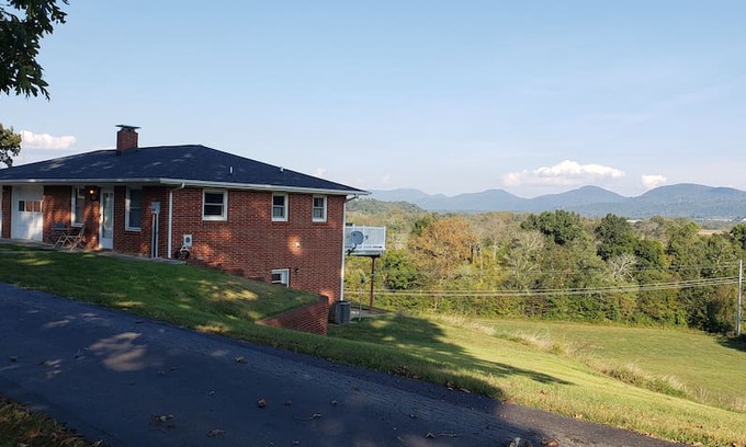Mills River Other | Sunrise Ridge Farms Cottage with Mountain Views