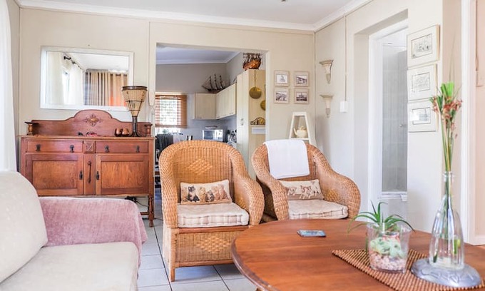 Walmer House | The Garden Cottage on 140 Fordyce, Walmer #