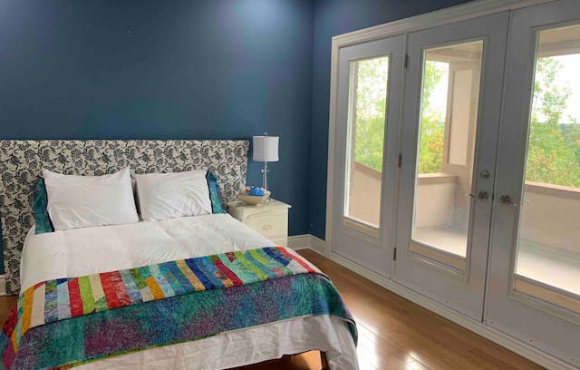 Sturgeon Falls House | The House on the Hill - Rm 3 of 3, Queen, Terrace