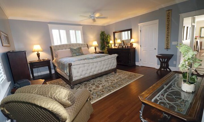 Lynn House | The Wilcox on Melrose - The Wilcox Room