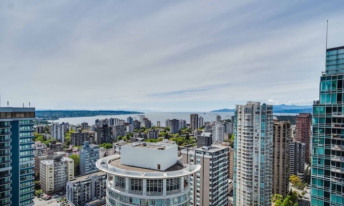 Downtown Vancouver Apartment | Stunning 2/Bed Sub-Penthouse in Heart of Downtown