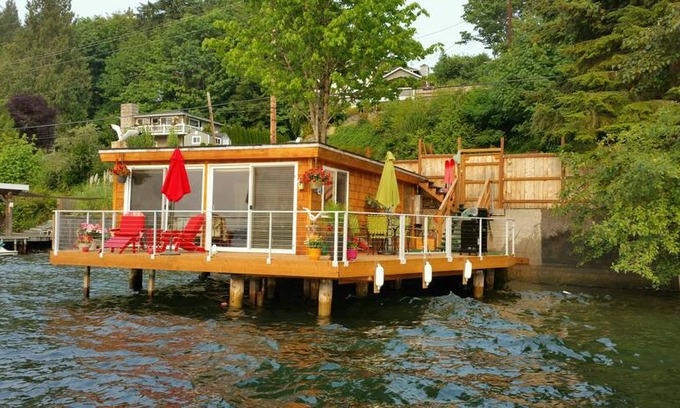 West Lake Stevens Cabin | Waterfront Beautiful Above Water Bungalow