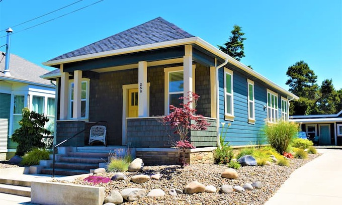 Florence House | The Harbor House, Florence OR