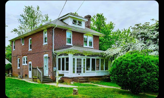 Wilmington Apartment | "McDaniels Corner" Early Nineteenth Century Brick