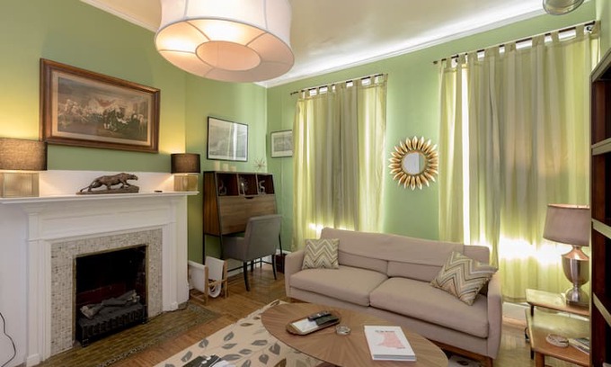 Elliot Park Apartment | "A Classic Row-House in Downtown Minneapolis"