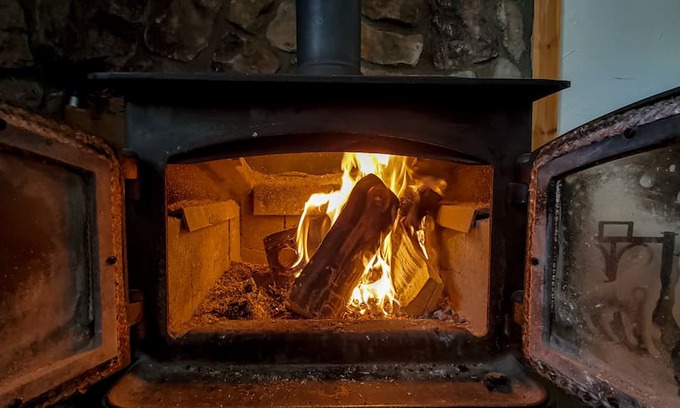 Coal Creek Cabin | The Castle's Den +Fireplace