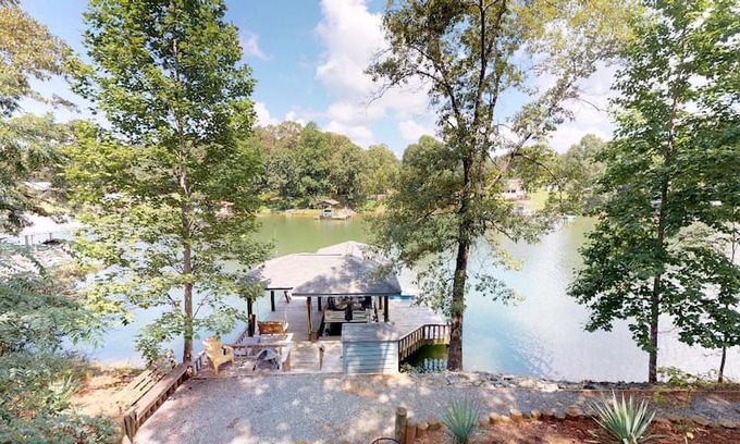 Smith Mountain Lake House | Livin` the Lake Dream