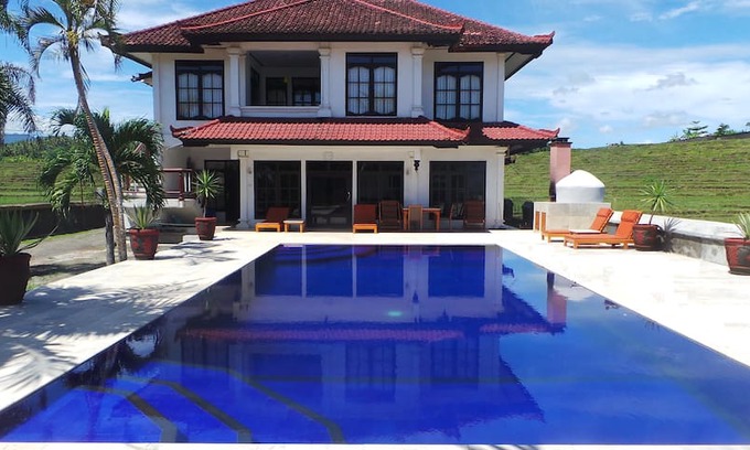 Mendoyo Apartment | Medewi Manor: Surfers Heaven: Pool View Apartment.