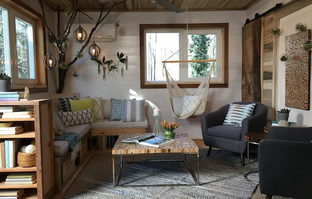 Old Irving Park House | Eco-friendly Treehouse: The Roost!