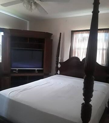 Lauderdale Lakes House | Home away from home