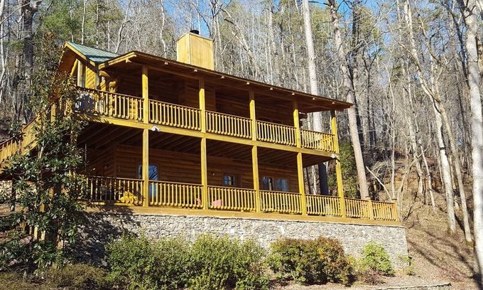 Dahlonega Cabin | Waterside Cabin on river. Wineries, weddings, more