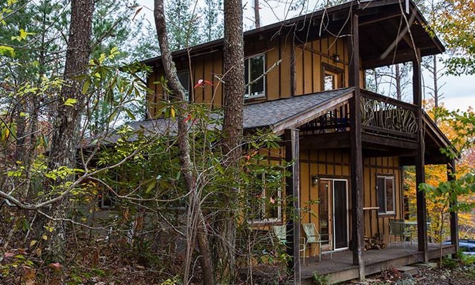 Marshall Cabin | Ivy Bluffs Retreat- Secluded Cabin Close to Town