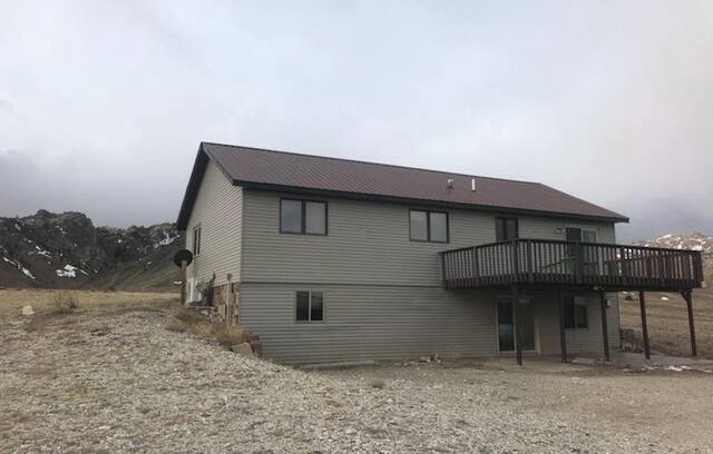 Carbon County House | Miracle Mile Retreat House