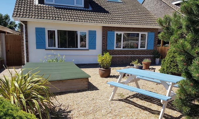 Pagham House | Sea Dreams, self-catering apartment by the sea