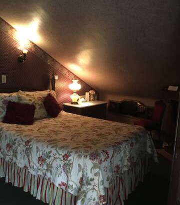 Cape May Court House Bed & Breakfast | The Roger C. Wood Room #3
