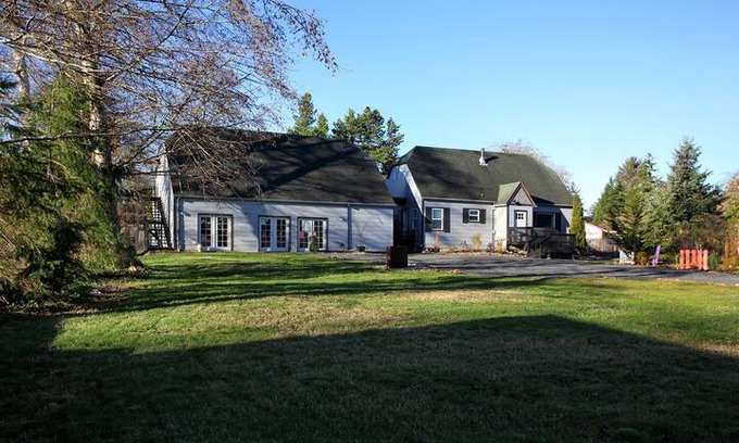 Warrenton House | Captain Butter & Sweetie Boys Lakehouse & Hideaway