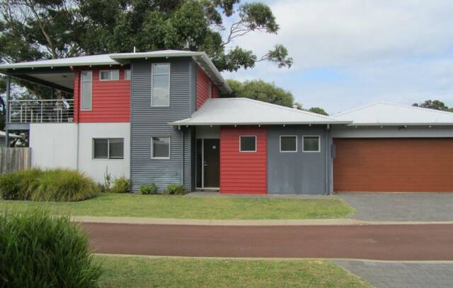 Augusta House | 10 Blackwood Retreat - close to the river and dog friendly