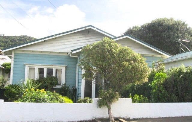 Lyall Bay House | Sunny Seaside Bungalow in Lyall Bay