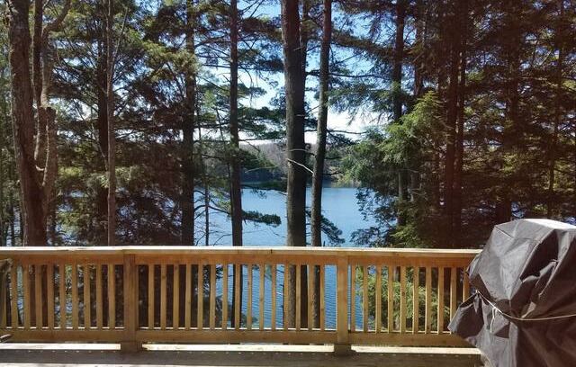 Wetmore Cabin | TOWN LAKE LODGE (15 miles from Pictured Rocks): Canoe included!