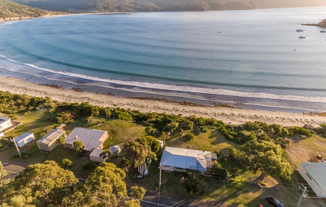 Eaglehawk Neck House | Absolute Beach Front "Wee Doo" Eaglehawk Neck