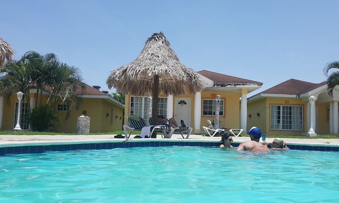 Corozal House | Casa De Playa Hotel Palma Real La Ceiba Honduras