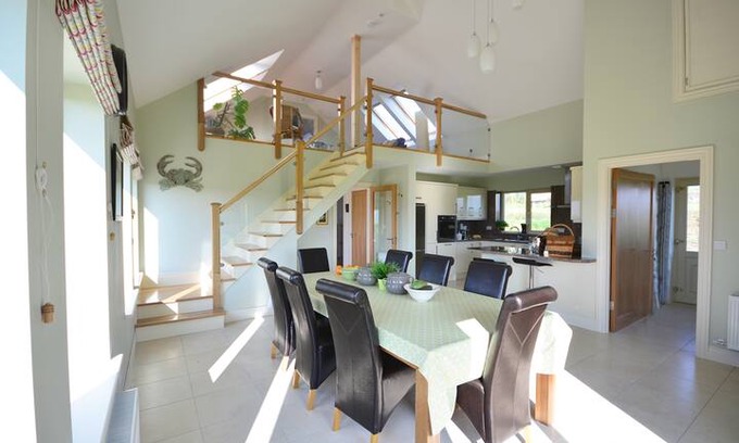 Ventry House | OYSTER COTTAGE - Spend time with the family!