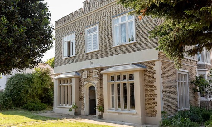 Herne Bay House | Gothic House - Little Castle by The Sea