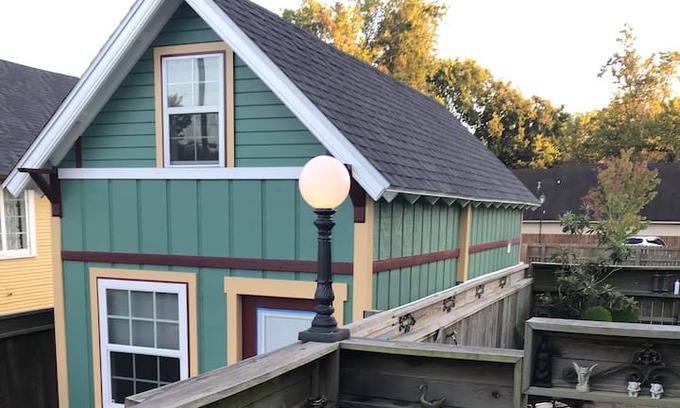 Downtown Historic House | The Tiny House - Private Entry, Footsteps to Town