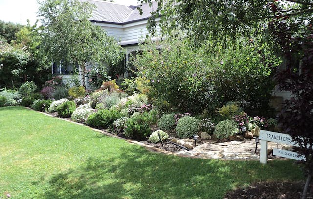 Penola House | Travellers Rest B & B- Cottage 2 min walk to town