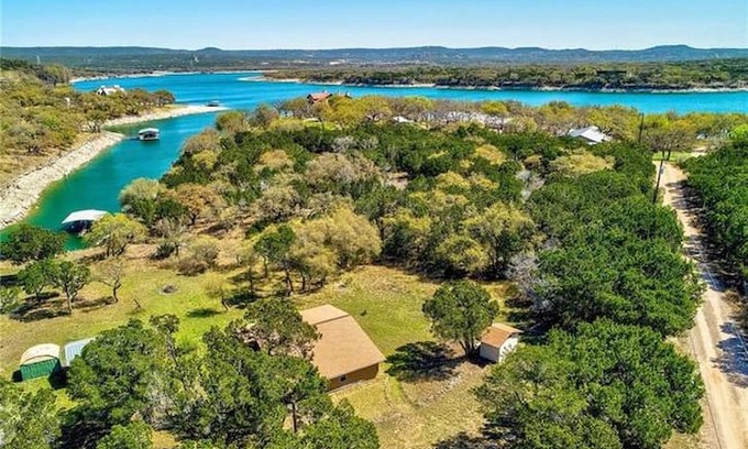 Circle J Ranch Lakeside Cabin | Lake Front Cabin- 2 acres-Near Flat Creek Winery